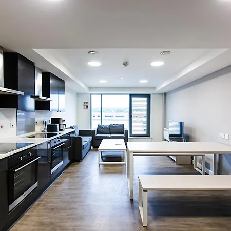 New Era Living - Ensuite Next To Bramall Lane