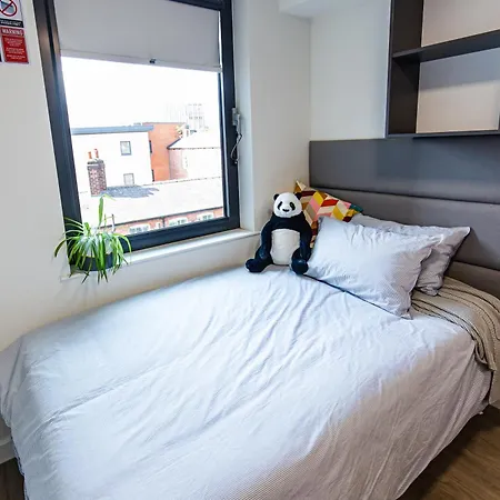 New Era Living - Ensuite Next To Bramall Lane *