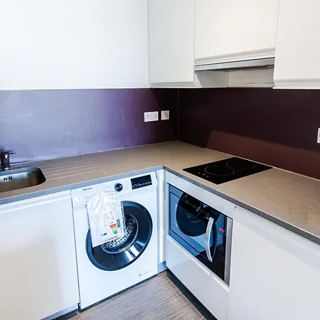 New Era Living - Ensuite Next To Bramall Lane Aparthotel